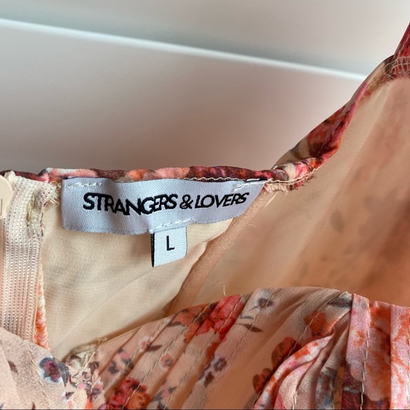 Strangers & Lovers beautiful floral dress - Picture 6 of 6